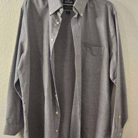 Men's Stafford Button Down Shirt in a dark blue and white design. 16 1/2 - 32/33 - Picture 4 of 10